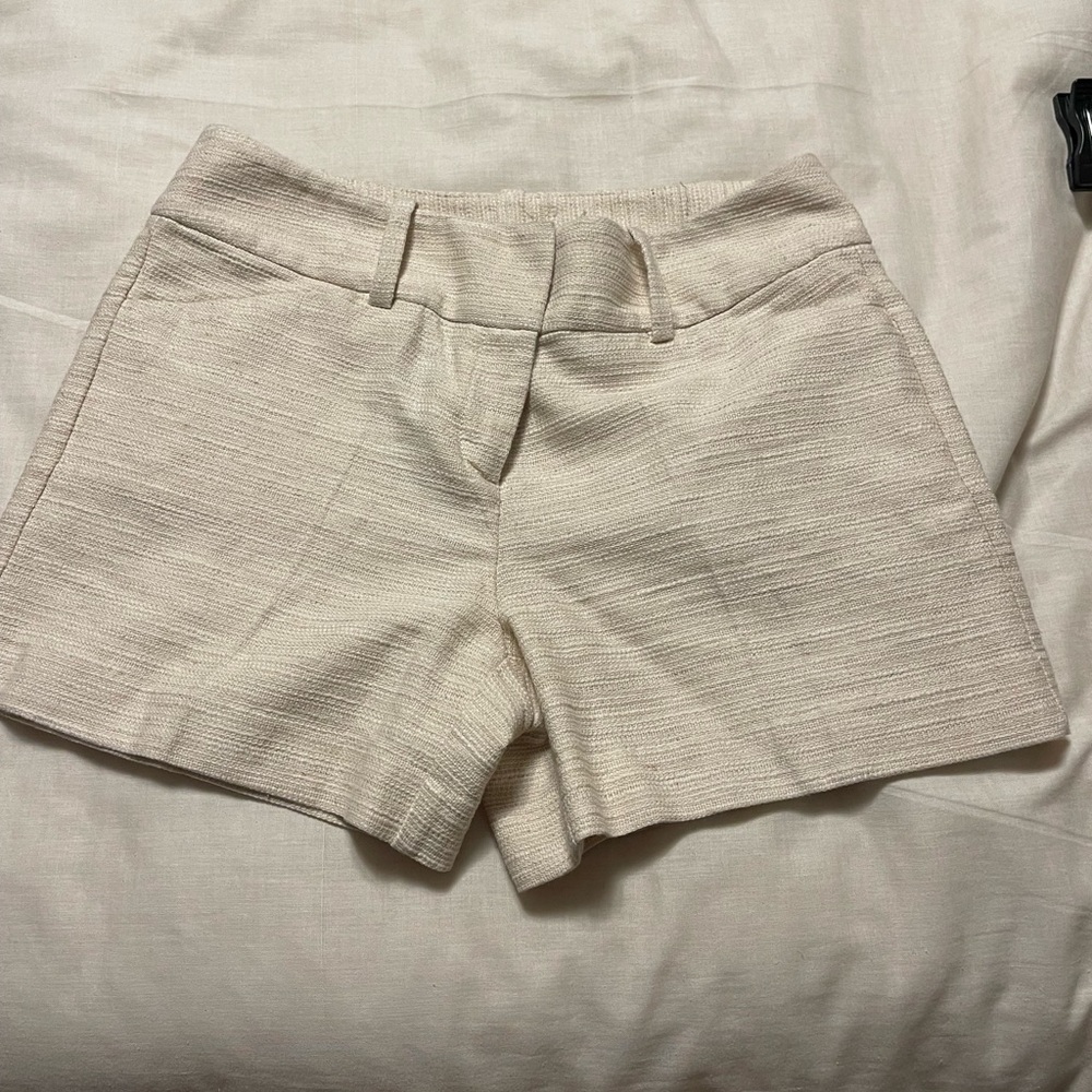 Woman dress shorts Ann Taylor cream 4